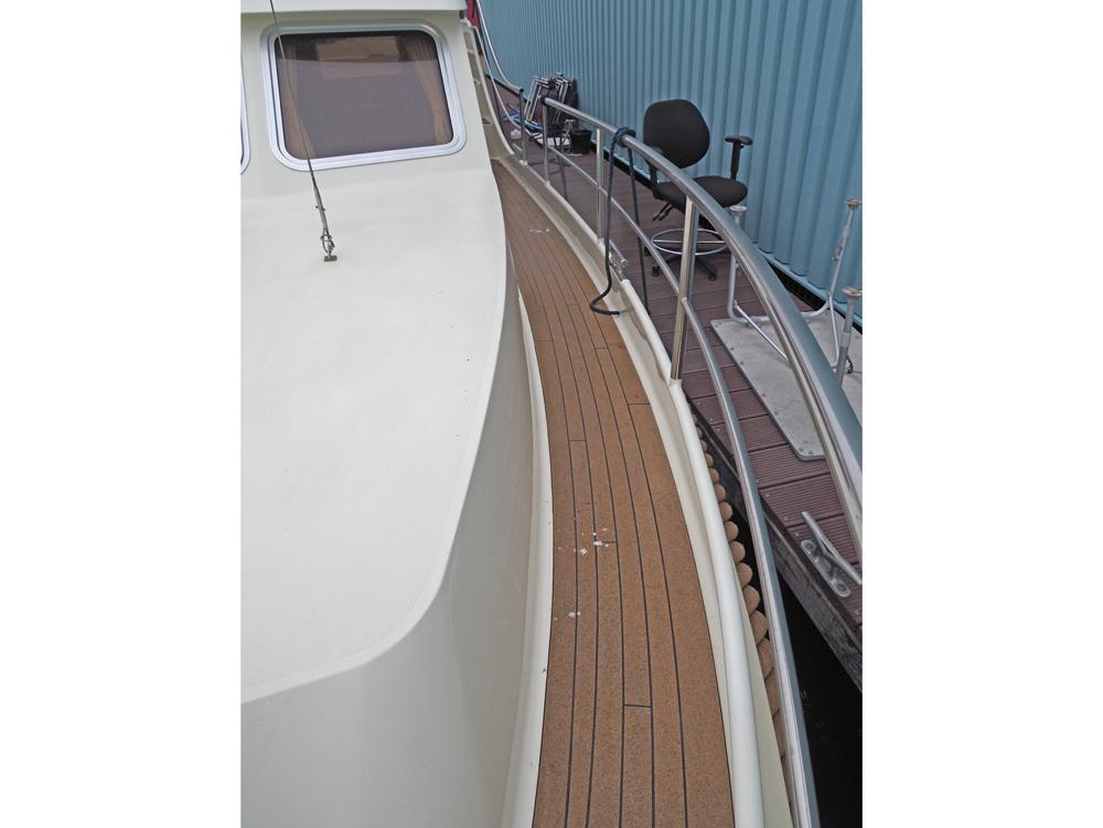  Deck equipment